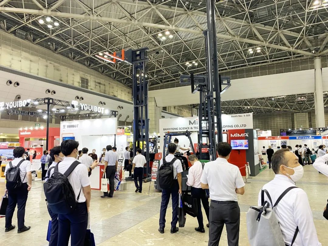 米瑪三向叉車國(guó)際物流展.jpg