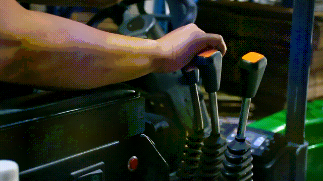 MIMA鉸接式叉車起升.gif
