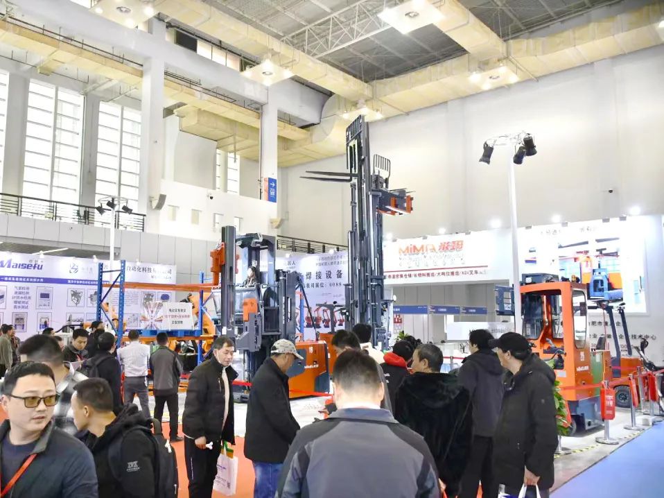米瑪電動(dòng)叉車展會(huì)2.jpg