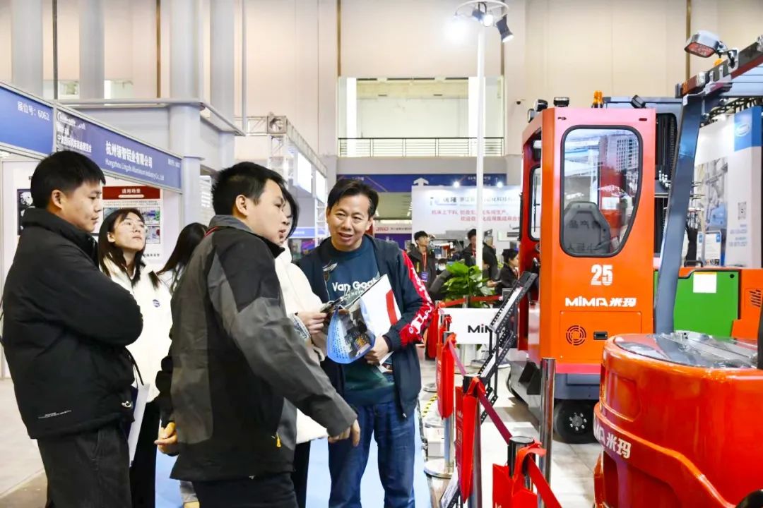 米瑪電動(dòng)叉車展會(huì)7.jpg